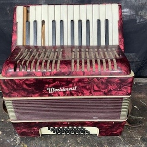 332 - Worldmaster Accordian - a/f