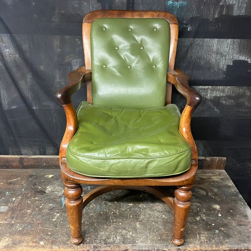 401 - Captains Chair, Mahogany with Green Leather Button Detail. 

Size: 59cm wide x 76cm deep x 95cm tall