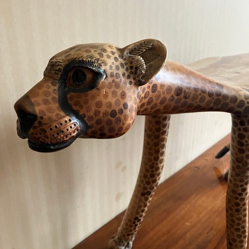 462 - Leopard in the Form of a Table/Footstool

Size: 85cm wide x 41cm Tall