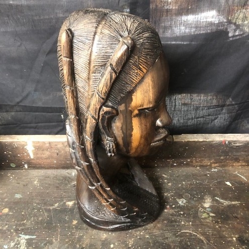 474 - A Carved Wooden African Bust Sculpture.

Size: H39cm