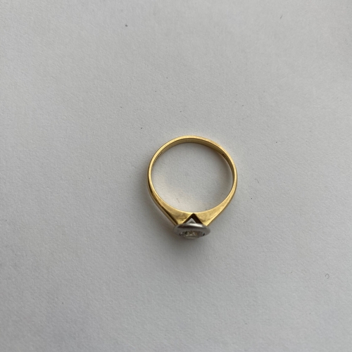 480 - Diamond Engagement Ring with 18ct Yellow Gold Band.

Weight 41pt.