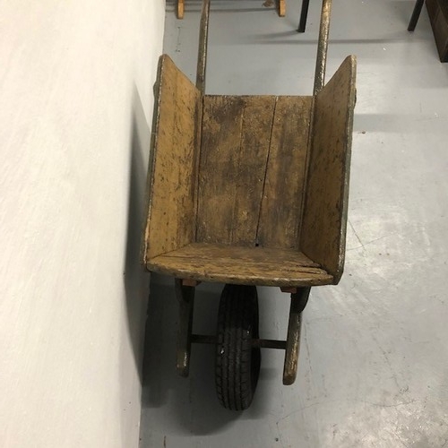 5 - Antique Guernsey Wheelbarrow
Full Restored.

Size: 155cm Long, 64cm Wide, 63cm Tall.