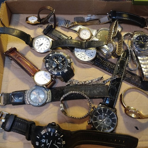 30 - Selection of Watches / Pocket Watches & Spares

Rummage box of various wrist watches, pocket watches... 