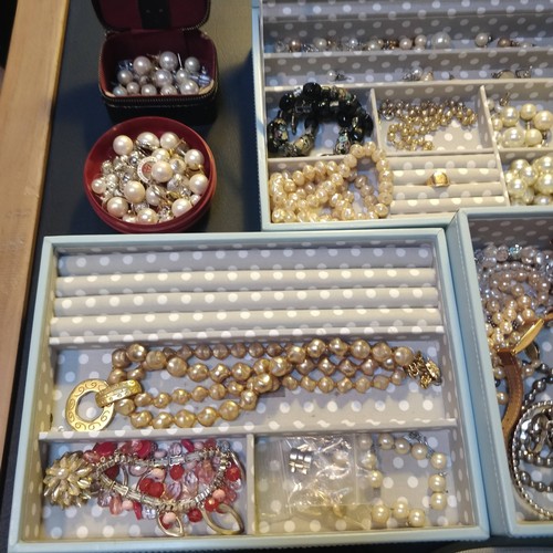 40 - Large selection of Costume Jewellery