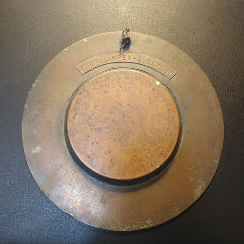 41 - Decorative Hungarian Brass Plate – 600g – 

Size: 21cm diameter