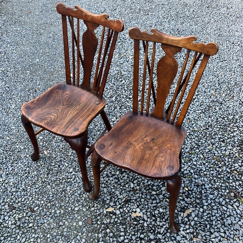 85 - Fine 18th Century Set of Eight Thames Valley Comb Back Windsor Chairs. Late 18th century, in fruitwo... 