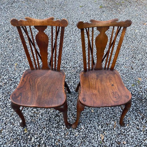 85 - Fine 18th Century Set of Eight Thames Valley Comb Back Windsor Chairs. Late 18th century, in fruitwo... 