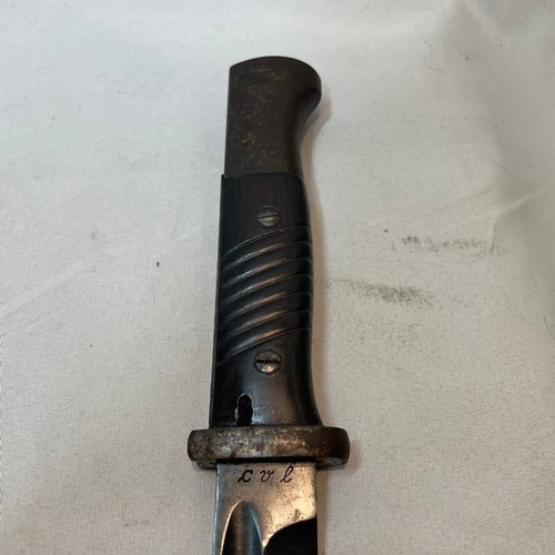 25 - K98 Bayonet with scabbard and its leather frog.  
Matching number 7854 on the bayonet and scabbard.
... 