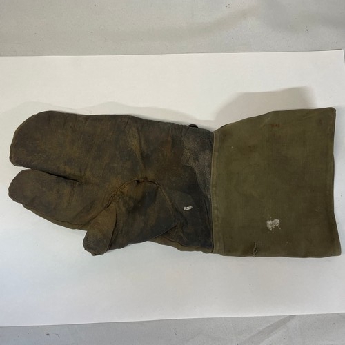 107 - World War II German Glove/Mitten