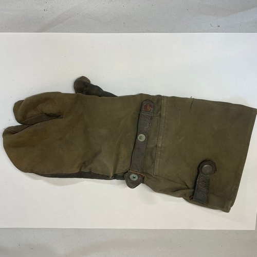 107 - World War II German Glove/Mitten