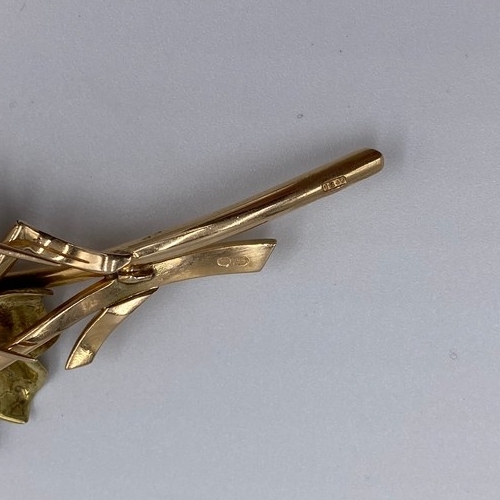 5 - An 18ct Gold Brooch. 

Weight: 22.1g
Size: 7.5cm long