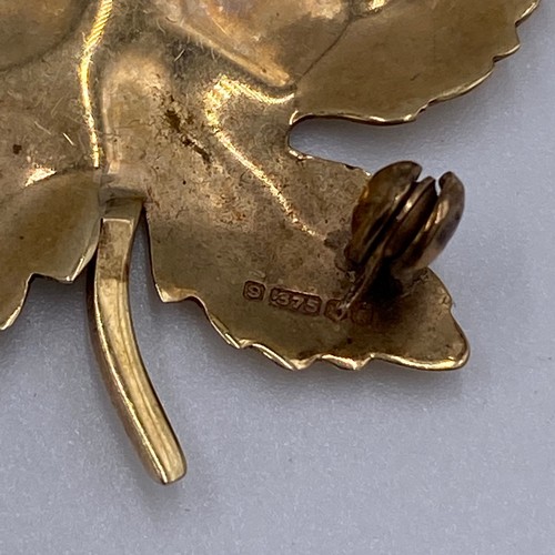 9 - A 9ct Gold Maple Leaf Brooch. 

Weight: 3.4g