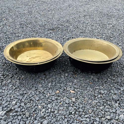 498 - Two Pairs Graduated Guernsey Brass Bachins With Decorative Rims. 

Largest Diameter: 48.5cm H:14cm (... 