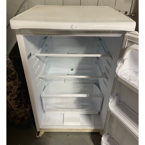 501 - Hotpoint Iced Diamond RLAAV21 Fridge 

W:54cm D:55.5cm H:85cm 

Appears To Be In Working Condition A... 