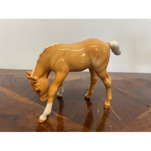 12 - 2 x Royal Doulton Horses 
18cm - height
8cm - height