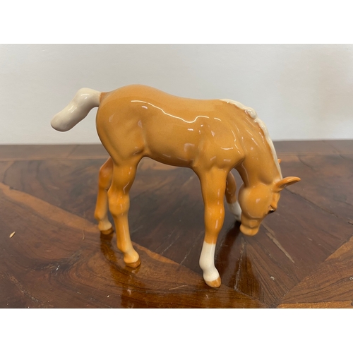 12 - 2 x Royal Doulton Horses 
18cm - height
8cm - height