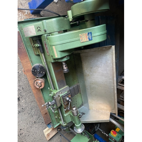 324 - Vintage Myford Diamond 10 Lathe 240v with attachments - Working