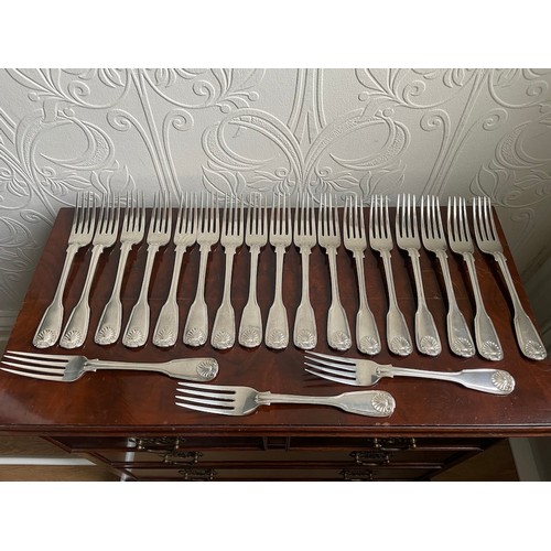 355 - Twenty English 19th century Chawner & Co - George William Adams sterling silver forks London 1848 - ... 