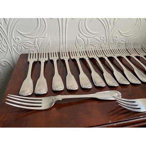 355 - Twenty English 19th century Chawner & Co - George William Adams sterling silver forks London 1848 - ... 