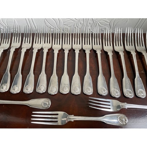 355 - Twenty English 19th century Chawner & Co - George William Adams sterling silver forks London 1848 - ... 
