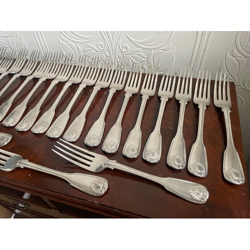 355 - Twenty English 19th century Chawner & Co - George William Adams sterling silver forks London 1848 - ... 