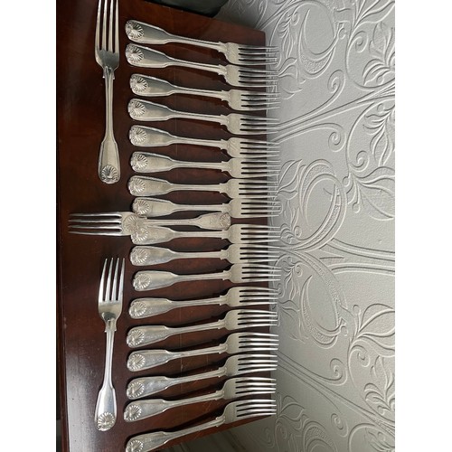 355 - Twenty English 19th century Chawner & Co - George William Adams sterling silver forks London 1848 - ... 