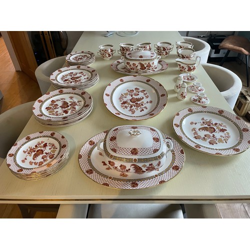 48 - 48 Piece Wedgwood Bone China Dinner Service Golden Cockerel