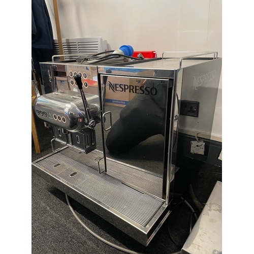 328 - Working Commercial Nespresso PROFESSIONAL
Aguila 220 Coffee Machine