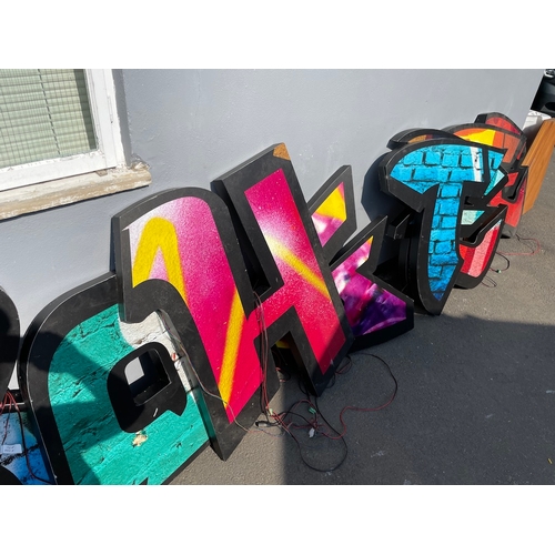 349 - Collection of large Graffiti 3D Light Box Letters with LED strip lights - untested
various sizes but... 