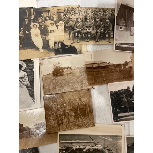 100 - Collection of 20th century postcards , black and white photographs + collection of various loose sta... 