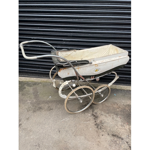 363 - Vintage Baby Pram