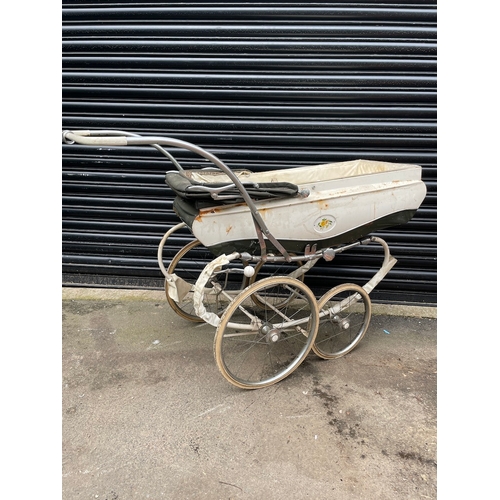 363 - Vintage Baby Pram