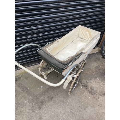 363 - Vintage Baby Pram