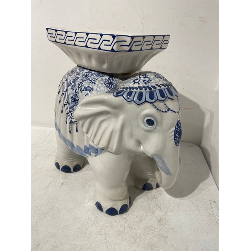 61 - Vintage Porcelaine Elephant Plant Stand - a/f 41cm x 39cm