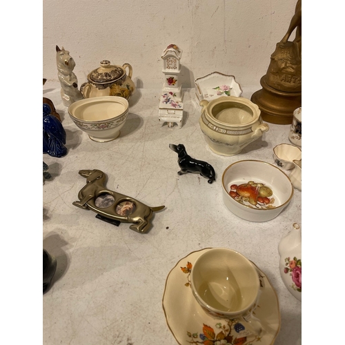 89 - Collection of vintage sundry collectables inc Beswick A/F