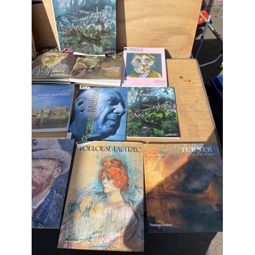 44 - Collection of good quality Art / Artist Reference books inc David Hockney, Uffizi, Turner etc