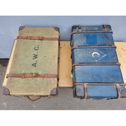 335a - Two vintage travel luggage cases includes a vintage Harrods case