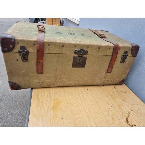 335a - Two vintage travel luggage cases includes a vintage Harrods case