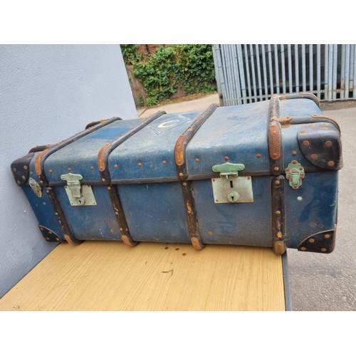 335a - Two vintage travel luggage cases includes a vintage Harrods case