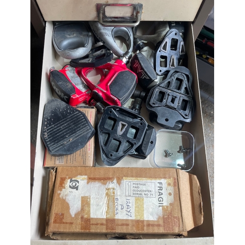 217a - Vintage multi drawer cabinet plus tool trolly with contents includes various tools and bicycle compo... 