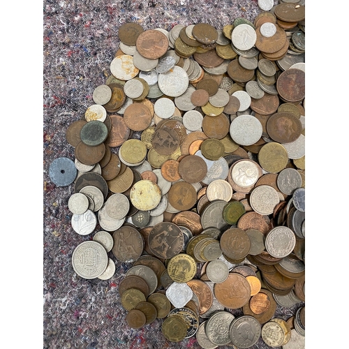 36 - Collection of British & World Currency 1900-1980's some silver coins