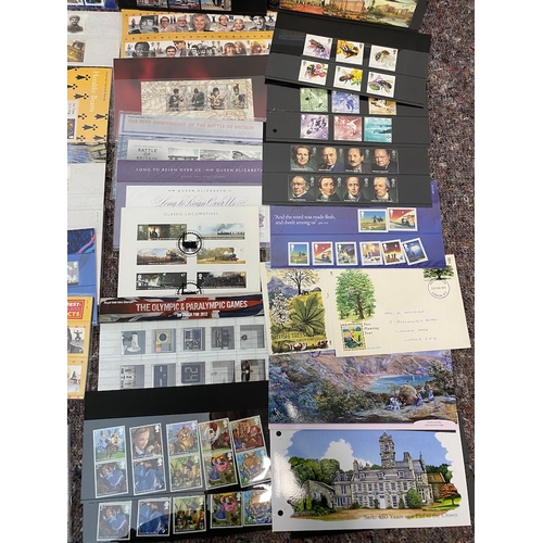 39 - Collection of 1st day covers / presentation stamps