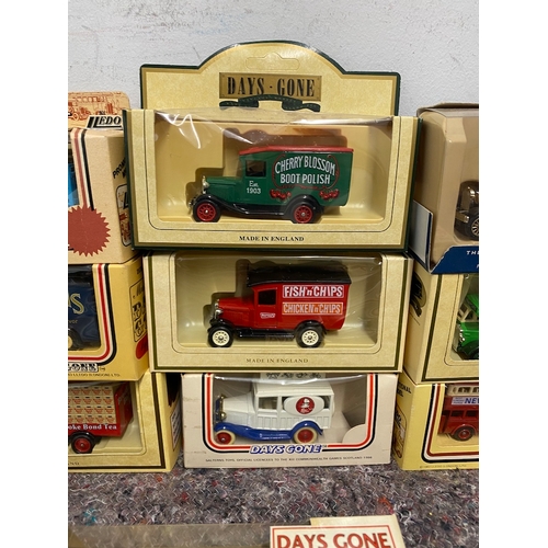 85 - Boxed collection of vintage advertisement vans / lorries Lledo / Days Gone