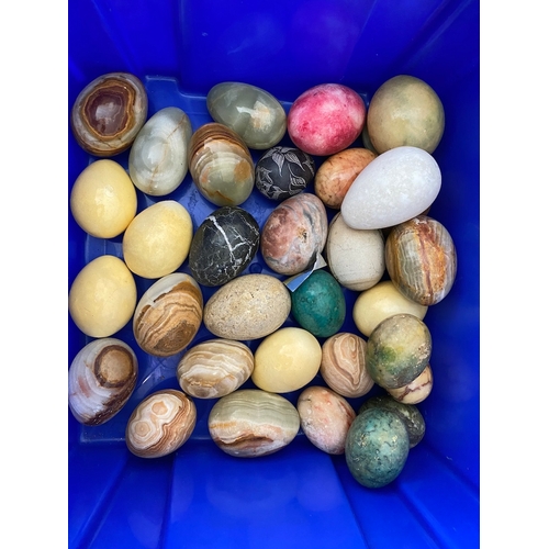 99 - Collection of various polished stone and minerals eggs