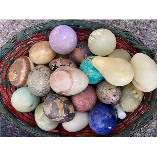 99 - Collection of various polished stone and minerals eggs