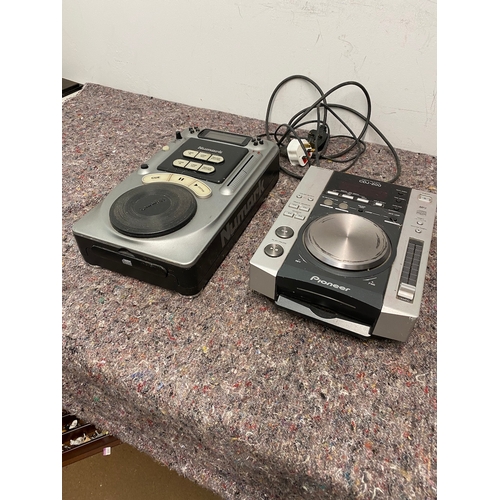 130 - Two CD player Mixers Numark Pioneer CDJ200 - Untested