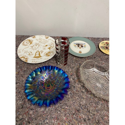 165 - Collection of vintage glassware / plates