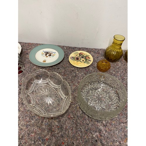 165 - Collection of vintage glassware / plates