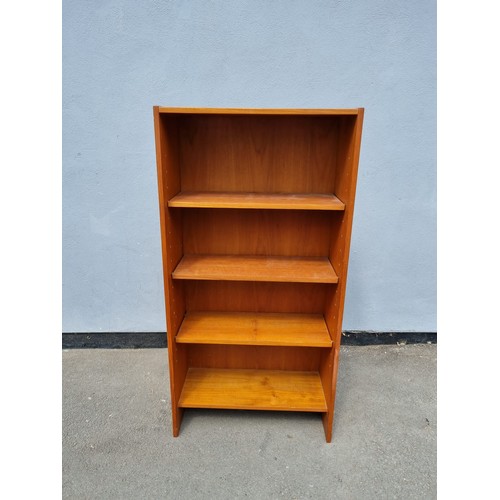 231 - Mid century teak Parker Furniture freestanding bookshelf - 28cm x 61cm x 121cm