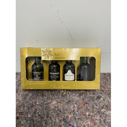 262 - Miniature bottle and contents gift set